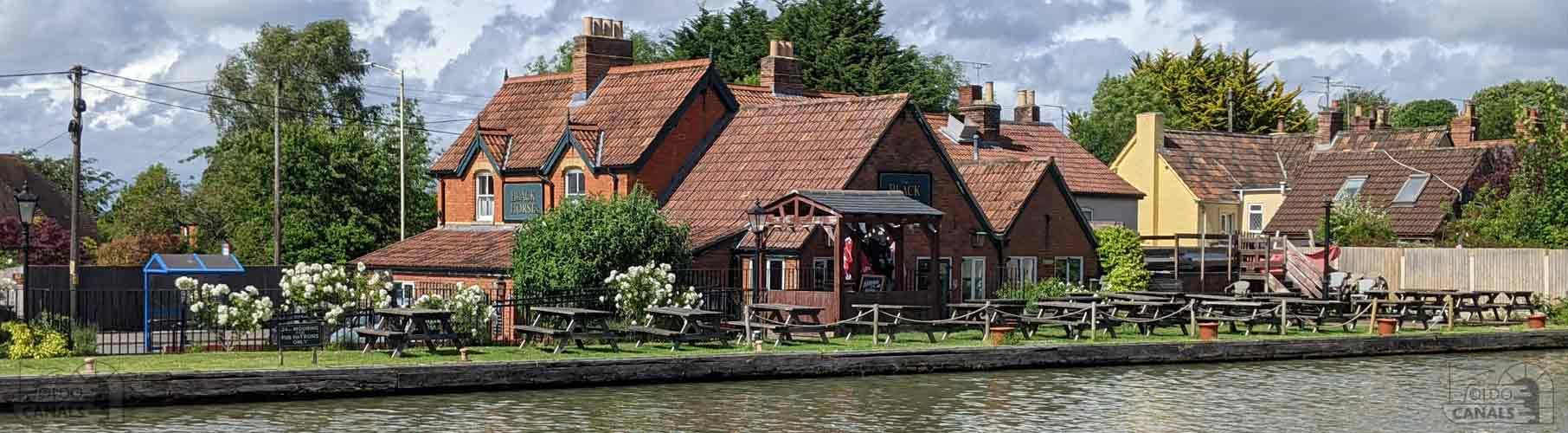 Black Horse lnn at the Top of Caen Hill Locks